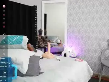 Hornylatimommy  live sex cam