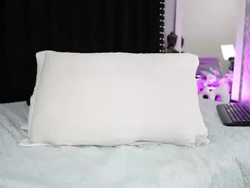 Hornylatimommy  live sex cam