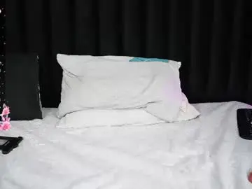 Hornylatimommy  live sex cam