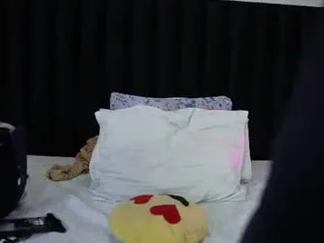 Hornylatimommy  live sex cam