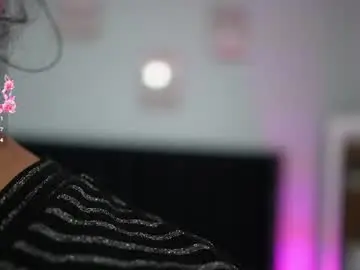 Hornylatimommy  live sex cam