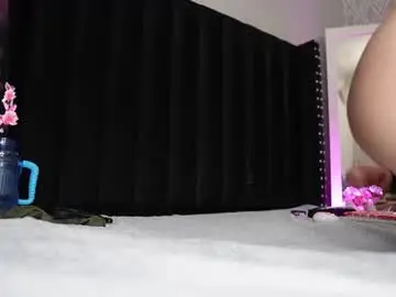 Hornylatimommy  live sex cam
