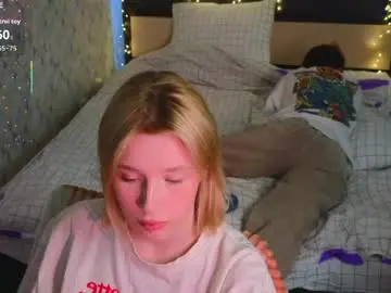 Lovelygirllss  live sex cam