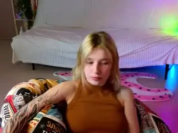 Lovelygirllss  live sex cam