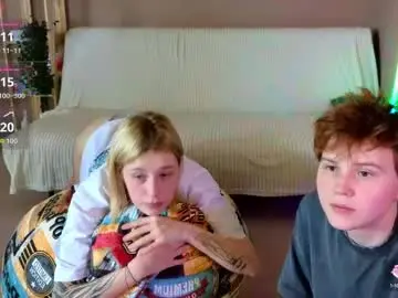 Lovelygirllss  live sex cam