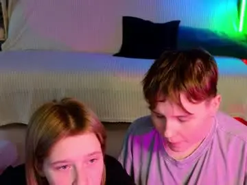 Lovelygirllss  live sex cam