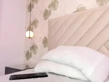 Lunakiss1  live sex cam