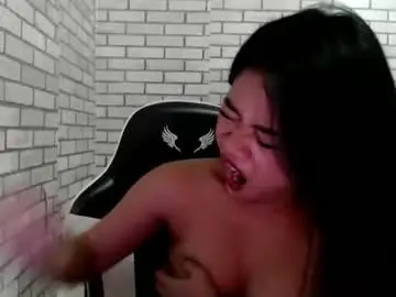 Sexyyflory  live sex cam