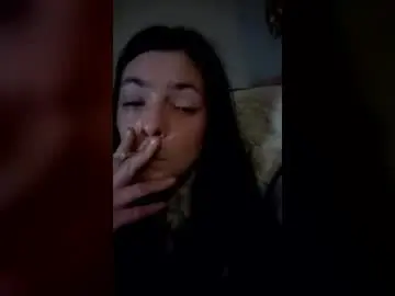 Wetlillies923  live sex cam
