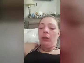 Wetlillies923  live sex cam