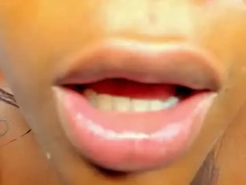 Whitneywells  live sex cam