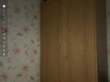 Lunachaaaaan  live sex cam