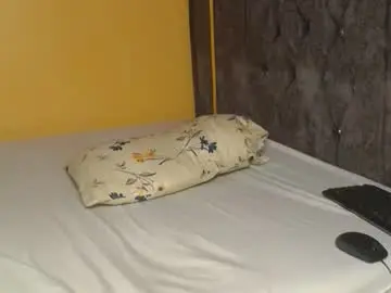 Rubyleigns  live sex cam