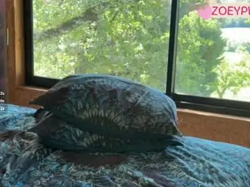 Zoeythepinkmask  live sex cam