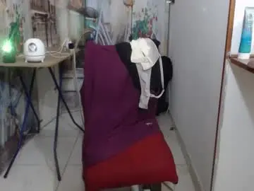 Curly_greeneyed  live sex cam