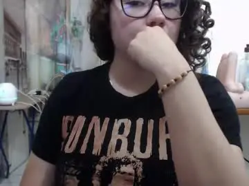 Curly_greeneyed  live sex cam