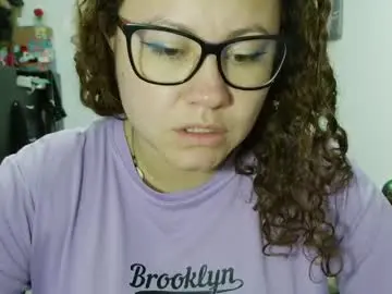 Curly_greeneyed  live sex cam