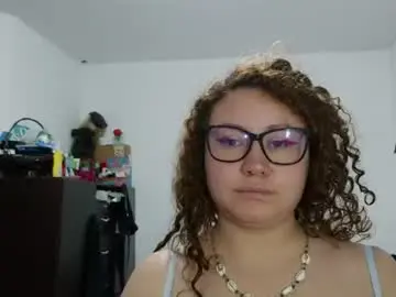 Curly_greeneyed  live sex cam