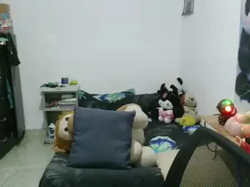 Curly_greeneyed  live sex cam