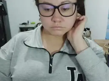 Curly_greeneyed  live sex cam