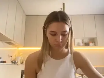 Louannkorth  live sex cam