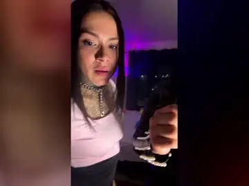 Louise_66  live sex cam