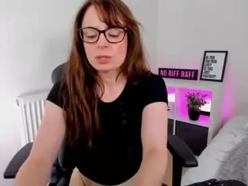 Luciewintersuk  live sex cam