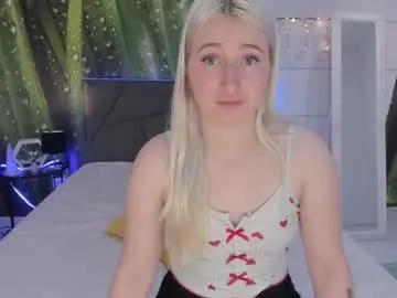 Hollytaillor  live sex cam