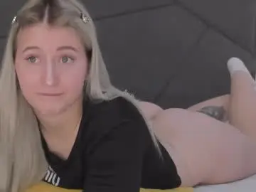 Hollytaillor  live sex cam