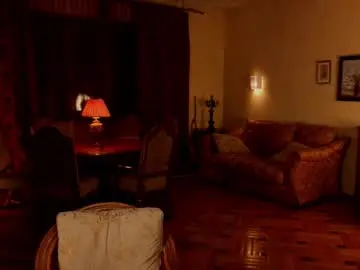 Tyraweldy  live sex cam