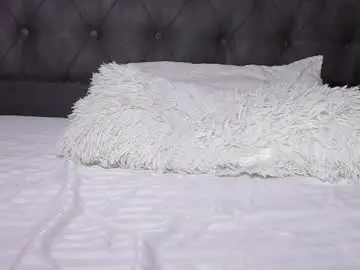 Reyna77  live sex cam