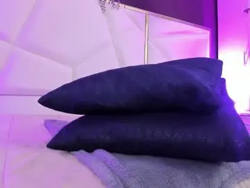 April_bowie  live sex cam