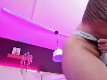 April_bowie  live sex cam