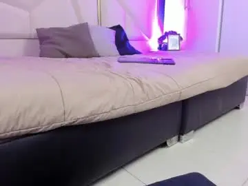 April_bowie  live sex cam