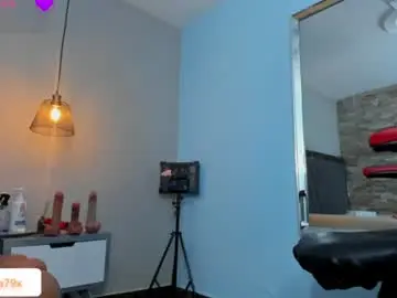 Briana_z  live sex cam