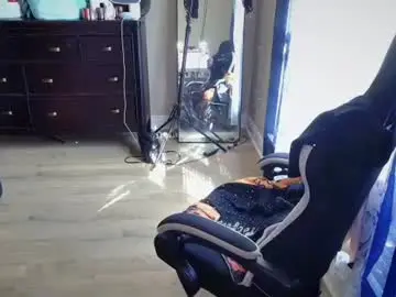 Brookebee27  live sex cam