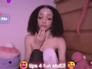 Abruisedpeach  live sex cam