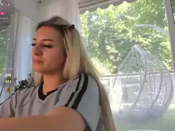 Ella_vee  live sex cam