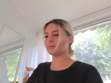 Ella_vee  live sex cam