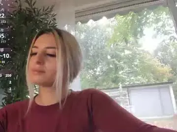 Ella_vee  live sex cam