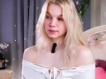 Burnletitallburn  live sex cam