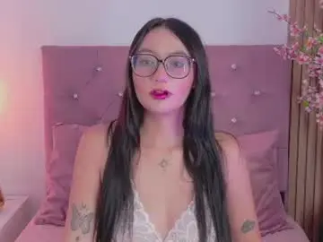 Ravena_queen  live sex cam