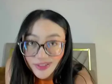 Ravena_queen  live sex cam