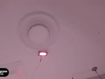 Avy_cb  live sex cam