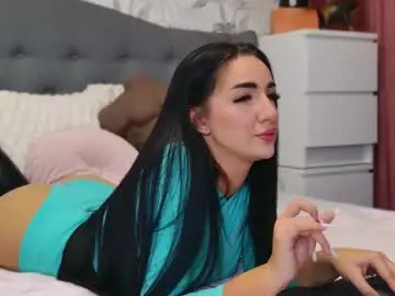 Lorawarnner  live sex cam