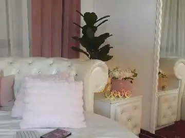 Ninacrystal  live sex cam
