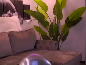 Ellieredd  live sex cam