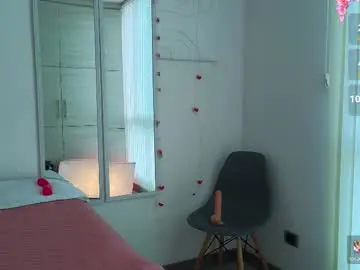 Emma_revees  live sex cam