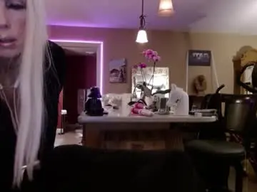 Danikawhite69  live sex cam