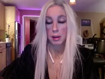 Danikawhite69  live sex cam